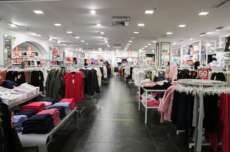 PIAZZA ITALIA Centro commerciale Sedici Pini